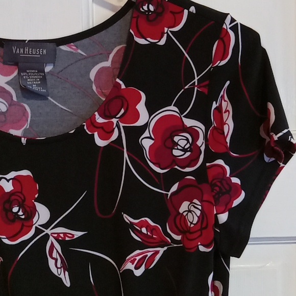 Short sleeve Van Heusen top, Size M, tie at bottom front - Picture 4 of 5